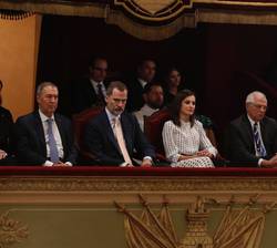Sus Majestades los Reyes, en el Palco de Honor, durante le homenaje a Víctor García de la Concha