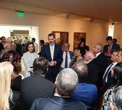 Don Felipe y Doña Letizia conversan con los asistentes a la audiencia a la colectividad española residente en Córdoba