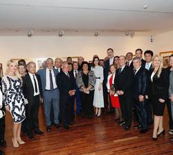 Don Felipe y Doña Letizia junto a los asistentes a la audiencia a la colectividad española residente en Córdoba