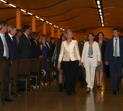 Doña Sofía durante su entrada al auditorio