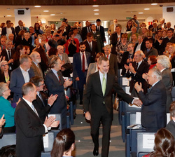 Don Felipe accede al auditorio