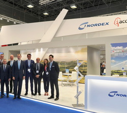 Su Majestad el Rey durante su visita al stand de Nordex Acciona