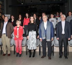 Su Majestad la Reina junto a las autoridades en el auditorio durante la presentación del proyecto (IN)Formate