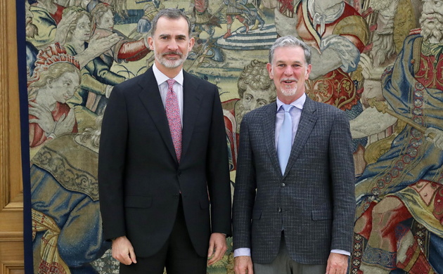 Su Majestad el Rey acompañado de Reed Hastings, cofundador de Netflix y director ejecutivo