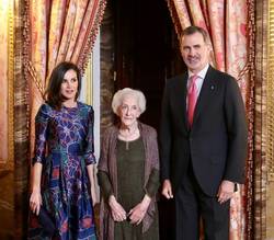 Don Felipe y Doña Letizia acompañados por Ida Vitale, Premio Miguel de Cervantes 2018