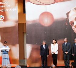 Vista general del escenario momento previos a la entrega de los Premios por parte de Su Majestad la Reina