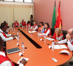 Su Majestad la Reina durante la reunión informativa sobre la situación tras la catástrofe del Ciclón Idai