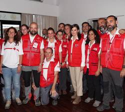 Doña Letizia junto a los españoles de acción humanitaria desplegados