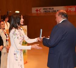Su Majestad la Reina durante la entrega de las Medallas del Oro de la Cruz de la Cruz Roja Española
