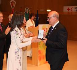 Su Majestad la Reina durante la entrega de las Medallas del Oro de la Cruz de la Cruz Roja Española