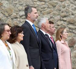 Su Majestad el Rey junto a la vicepresidenta del Gobierno; Thorbjørn Jagland, secretario general del Consejo de Europa; el presidente de la Junta de E