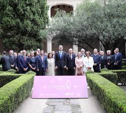 Su Majestad el Rey junto a los premiados y los epresentantes de los itinerarios europeos