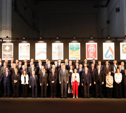 Fotografía de grupo de las autoridades, personalidades y representantes del sector asistentes al Salón Automobile Barcelona 2019