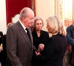 Don Juan Carlos y Doña Sofía expresan sus condolencias a Pilar Goya, viuda de Alfredo Pérez Rubalcaba