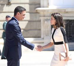 Su Majestad la Reina recibe el saludo del presidente del Gobierno en funciones, Pedro Sánchez Pérez-Castejón