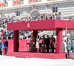 Sus Majestades los Reyes en la Tribuna Real