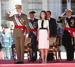 Sus Majestades los Reyes en la Tribuna Real