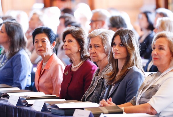 Doña Sofía junto a Su Majestad la Reina Silvia de Suecia, Su Alteza Real la Princesa Sofía de Suecia y Su Alteza Imperial la Princesa Takamado de Japó