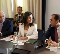 Su Majestad la Reina durante la reunión 