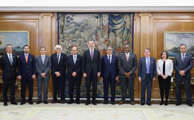 Fotografía de grupo de Su Majestad el Rey con los participantes en la Asamblea General de la Asociación Latinoamericana de Instituciones Financieras p