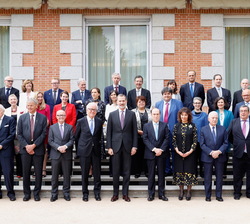 Su Majestad el Rey junto a los asistentes al Nobel Prize Dialogue Madrid 2019: Future of Ageing
