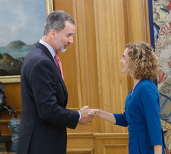 Su Majestad el Rey recibe el saludo de la presidenta del Congreso de los Diputados, Meritxell Batet Lamaña
