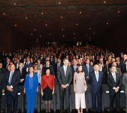 Sus Majestades los Reyes en primera fila del auditorio de CaixaForum