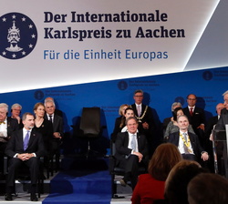 Su Majestad el Rey en el estrado durante la intervención del Secretario General de las Naciones Unidas, António Guterres