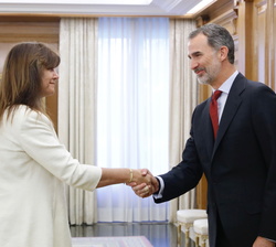 Su Majestad el Rey recibe el saludo de la representante de Junts (Junts per Catalunya-Junts), Laura Borrás Castanyer