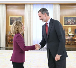 Su Majestad el Rey recibe el saludo de la presidenta del Congreso de los Diputados, Meritxell Batet Lamaña