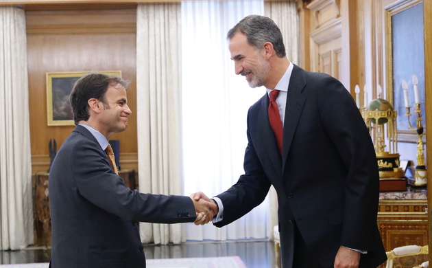 Su Majestad el Rey recibe el saludo del representante de en Comú Podem-Guanyem el Canvi, Jaume Asens Llodrá