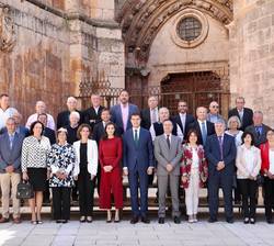 Su Majestad la Reina junto a los alcaldes de la Comarca de la Ribera del Duero