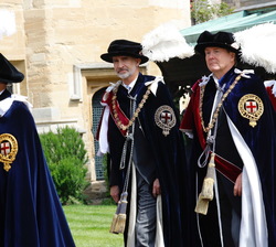 Su Majestad el Rey durante la procesión hacia la Capilla San Jorge junto a Su Majestad el Rey de los Países Bajos