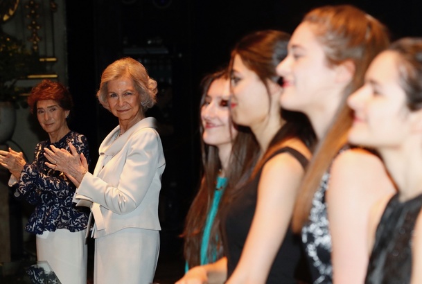 Su Majestad la Reina Doña Sofía tras la entrega de diplomas a los alumnos más distinguidos