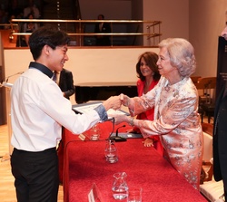 Doña Sofía durante la entrega de becas anuales de Juventudes Musicales de Madrid de ampliación de estudios en el extranjero, destinadas a estudiantes 