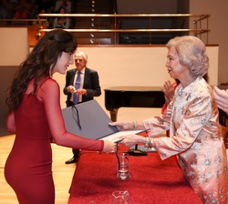 Doña Sofía durante la entrega de becas anuales de Juventudes Musicales de Madrid