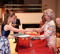 Doña Sofía durante la entrega de becas anuales de Juventudes Musicales de Madrid