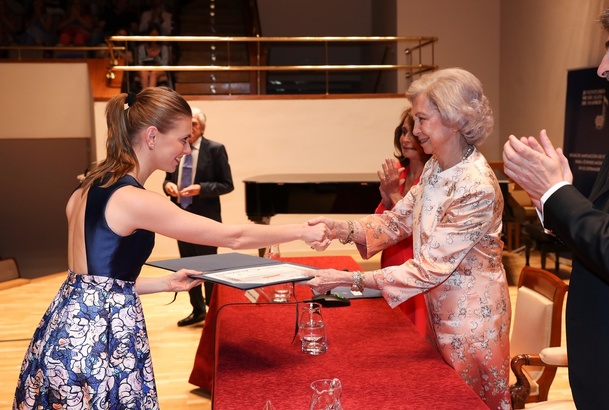 Doña Sofía durante la entrega de becas anuales de Juventudes Musicales de Madrid