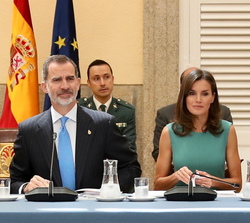 Sus Majestades los Reyes durante la reunión anual con los miembros de los patronatos de la Fundación Princesa de Asturias