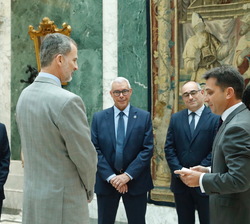 Don Felipe conversa con los asistentes a la audiencia del Ilustre Colegio de Abogados de Tarragona