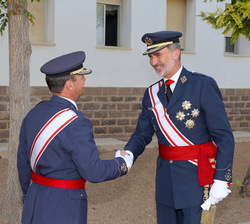 Su Majestad el Rey recibe el saludo del Jefe de Estado Mayor del Ejército del Aire, el General Javier Salto Martínez-Avial