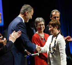 Su Majestad el Rey entrega el Premio Su Buchin a Giulia Di Nunno