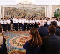 Don Felipe durante la audiencia a los 50 jóvenes participantes en el programa “Becas Europa”