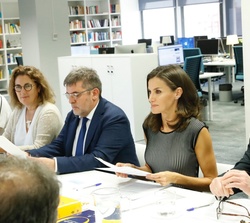 Doña Letizia durante un momento de la reunión mantenida con el Consejo Asesor de la Fundación del Español Urgente "Fundéu BBVA"