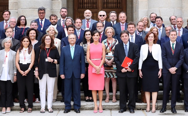 Su Majestad la Reina con los directores de los Centros del Instituto Cervantes 