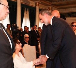 Don Felipe presenta sus condolencias