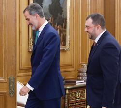 El Rey y el presidente Barbón se dirigen al despacho de Don Felipe, donde mantuvieron el encuentro