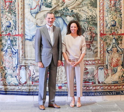 Don Felipe, acompañado de la presidenta del Consell de Mallorca, Catalina Cladera i Crespí