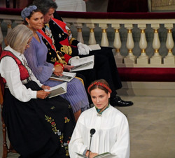 Su Majestad el Rey durante el desarollo de la ceremonia de confirmación
