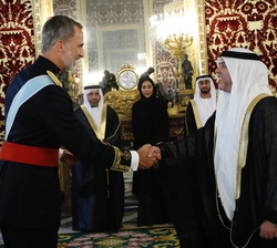 Su Majestad el Rey recibe la Carta Credencial de manos del embajador del Estado de Emiratos Árabes Unidos, Sr. Majid Hassan Mohamed Hassa